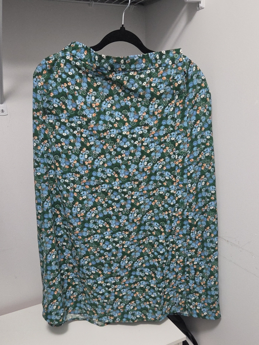 Uniqlo Green Floral Midi Skirt with Blue and Cream Blossoms